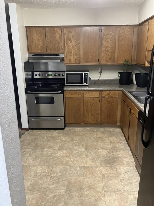 221 Grand Ave W, Unit 114 in South St. Paul, MN - Building Photo