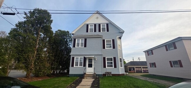 12 Francis St, Unit 3 in Worcester, MA - Foto de edificio - Building Photo