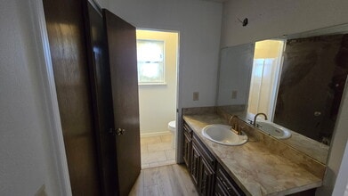 2504 E 19th St in Russellville, AR - Building Photo - Building Photo