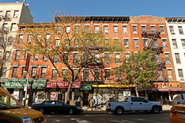 661 Tenth Ave in New York, NY - Building Photo - Building Photo