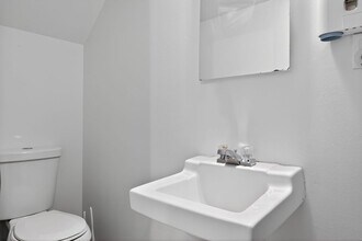 213 Tilford Rd in Pittsburgh, PA - Building Photo - Building Photo