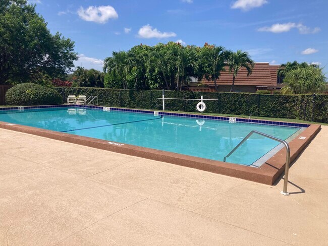 3900 County Line Rd in Tequesta, FL - Building Photo - Building Photo