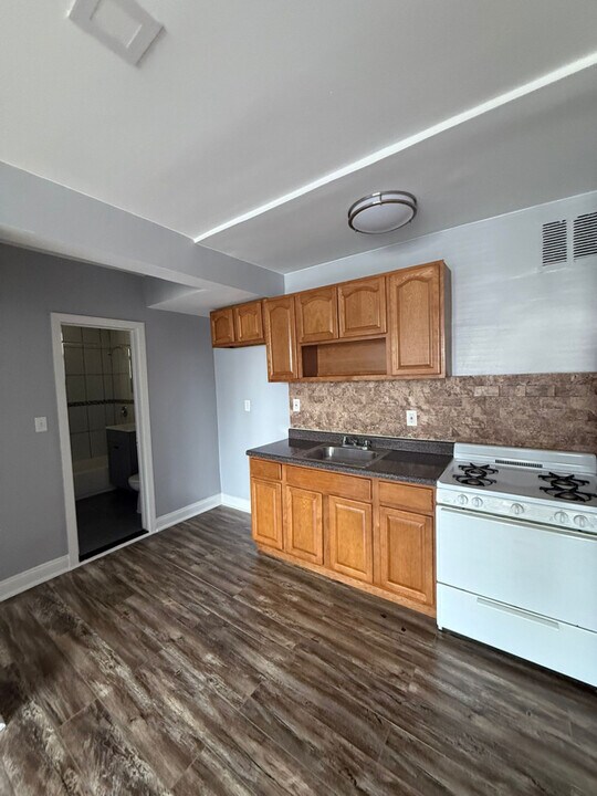 4 Chestnut St in East Orange, NJ - Building Photo