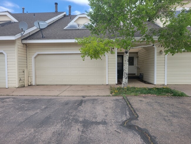 property at 124 Fox Point Loop Rd