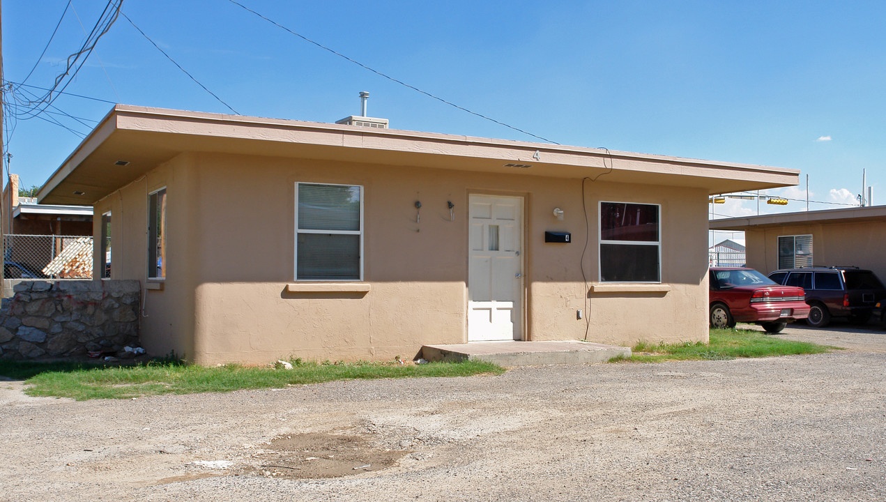 7657 Alameda Ave in El Paso, TX - Building Photo