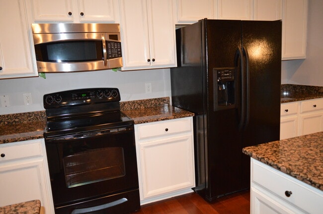 15609 Troubadour Ln in Huntersville, NC - Foto de edificio - Building Photo