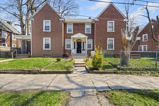 property at 2802 N Constitution Rd