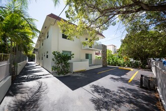 570 NE 64th St in Miami, FL - Building Photo - Building Photo