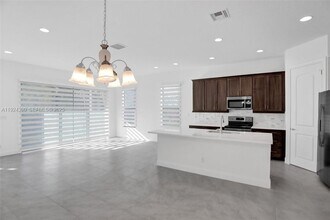 8450 NW 39th Ct in Coral Springs, FL - Building Photo - Building Photo