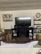 1061 SE Monterey Rd, Unit D in Stuart, FL - Building Photo - Building Photo