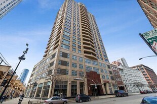 200 N Jefferson St in Chicago, IL - Building Photo