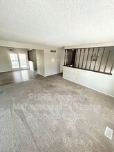 2746 SE Lakeshore Blvd in Topeka, KS - Building Photo - Building Photo