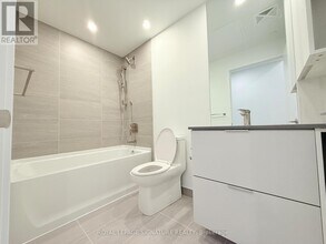 1 Fairview Rd E in Mississauga, ON - Building Photo - Building Photo