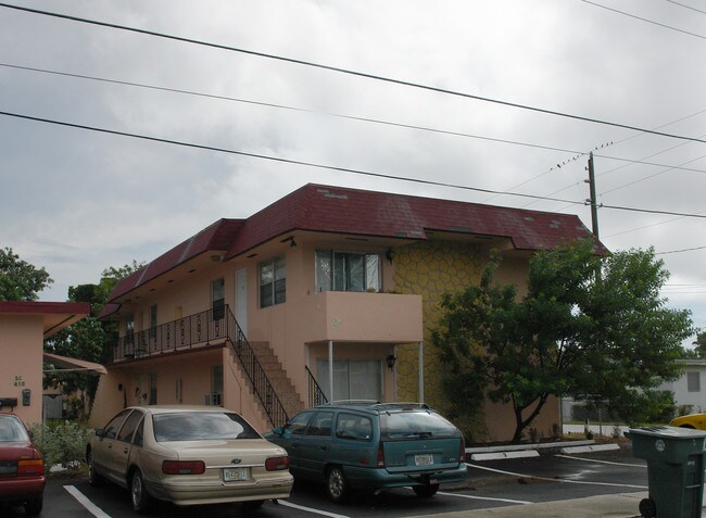 417 SE 3rd Ave in Hallandale Beach, FL - Building Photo - Building Photo