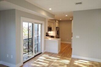 187 Havre St, Unit #4 in Boston, MA - Building Photo - Building Photo
