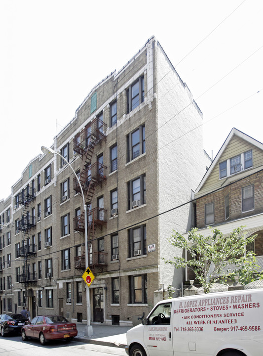 2796 Bainbridge Ave in Bronx, NY - Building Photo