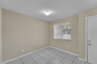 9088 NW 40th St in Coral Springs, FL - Building Photo - Building Photo