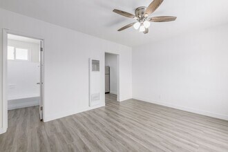 6153-6165 Coldwater Canyon Ave in North Hollywood, CA - Building Photo - Interior Photo