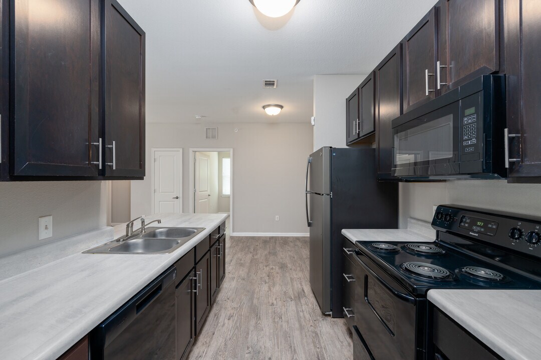 Stallion Pointe Apartments in Fort Worth, TX - Foto de edificio