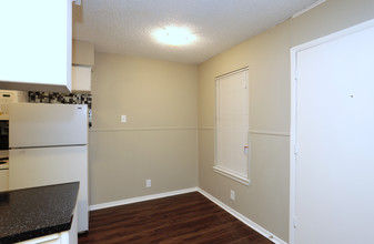 University Courtyard in Waco, TX - Building Photo - Interior Photo