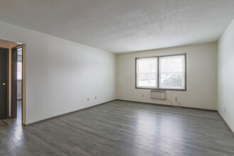 Hillview in Urbana, IL - Building Photo - Interior Photo