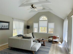 465 Tarpon Dr in Southold, NY - Building Photo - Building Photo