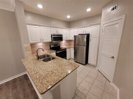 2350 Westcreek Ln, Unit 5102 in Houston, TX - Building Photo