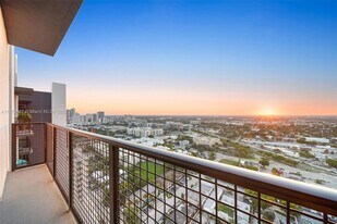 555 NE 8th St, Unit PH2405 in Fort Lauderdale, FL - Building Photo