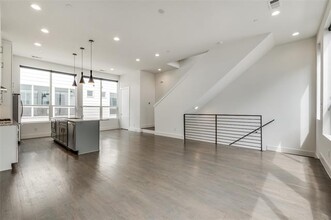 5927 Lindell Ave in Dallas, TX - Building Photo - Building Photo