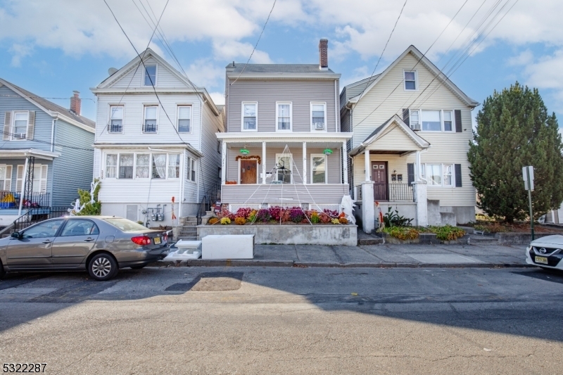 341 Van Dyke Ave in Haledon, NJ - Building Photo