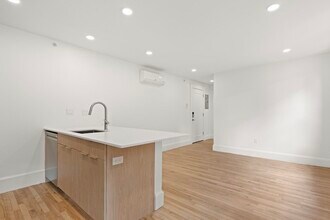 26 Bradlee Rd, Unit 103 in Medford, MA - Building Photo - Building Photo