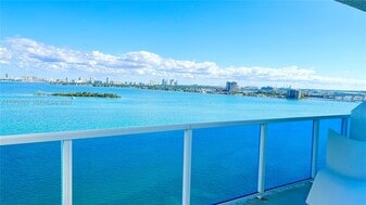 700 NE 25th St in Miami, FL - Building Photo