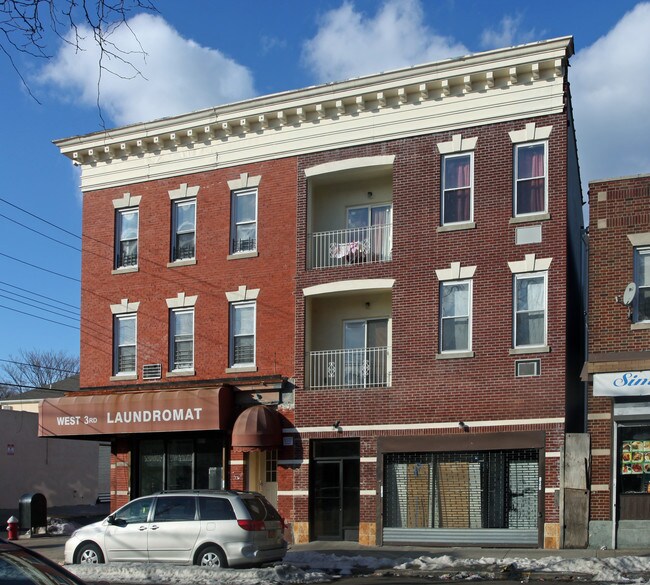 213-215 W 3rd St in Mount Vernon, NY - Foto de edificio - Building Photo