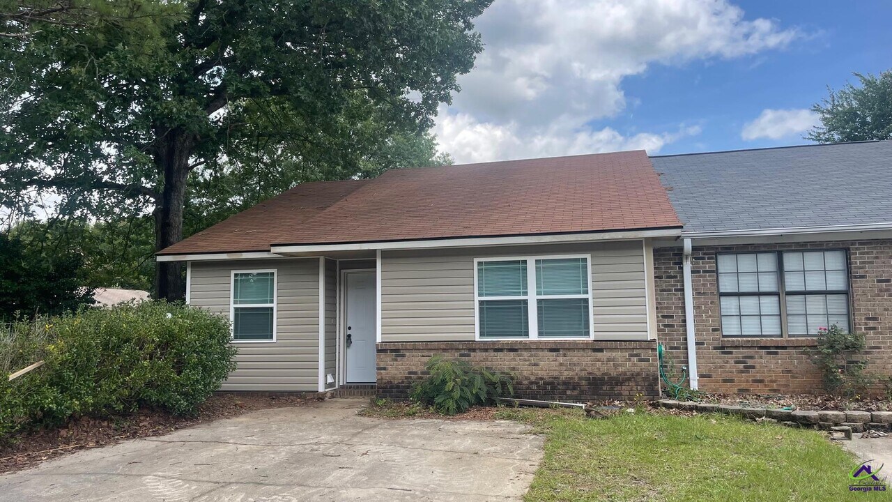 312 Westcliff Center St in Warner Robins, GA - Building Photo