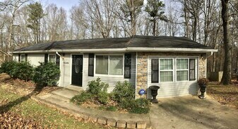 3987 Cherokee Trail in Suwanee, GA - Building Photo