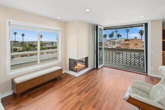 5155 W Point Loma Blvd in San Diego, CA - Building Photo - Building Photo
