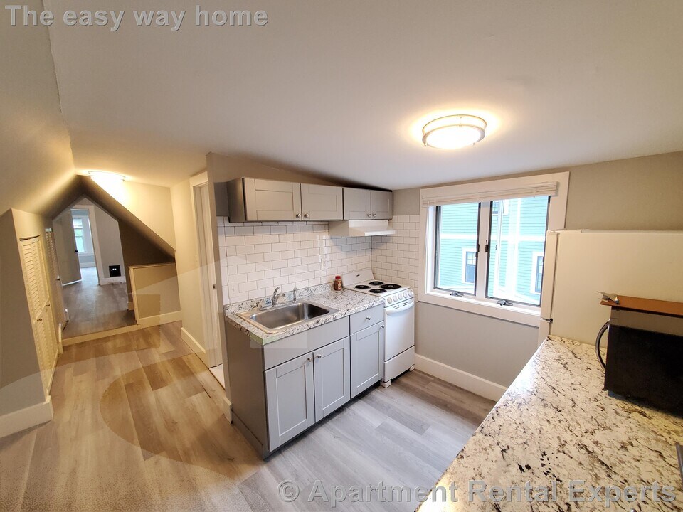 146 Highland Ave, Unit 146 Highland Ave #3 in Somerville, MA - Building Photo