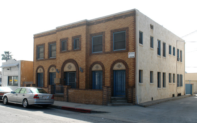 108 W Acacia Ave in Glendale, CA - Foto de edificio - Building Photo