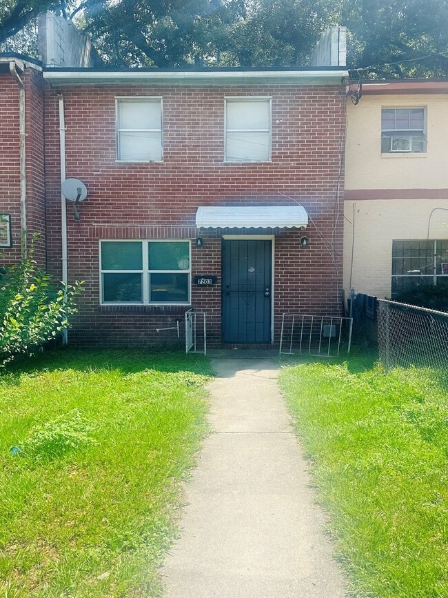 property at 7203 Ken Knight Dr E