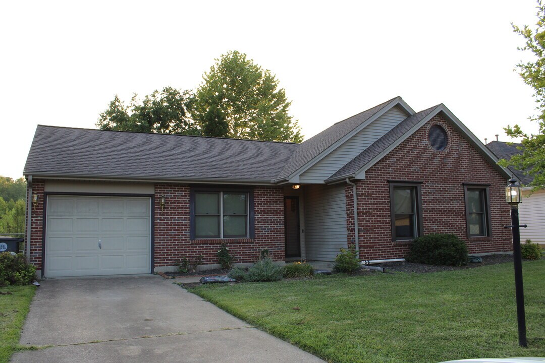 3228 Park Ridge Dr in Evansville, IN - Foto de edificio