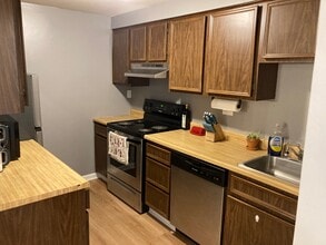 2469 Brook Ledge Rd, Unit A24 in Bridgeville, PA - Building Photo - Building Photo