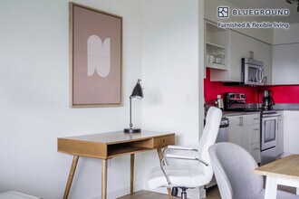 330 3rd Ave W in Seattle, WA - Building Photo - Building Photo