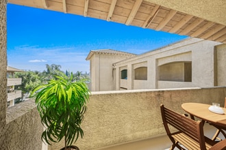 Hawaiian Terrace Senior Apartments in Hawaiian Gardens, CA - Foto de edificio - Building Photo