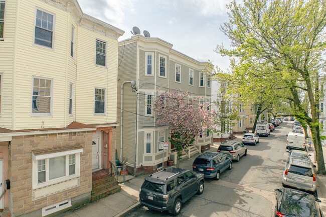 6 Marney St in Cambridge, MA - Foto de edificio - Building Photo