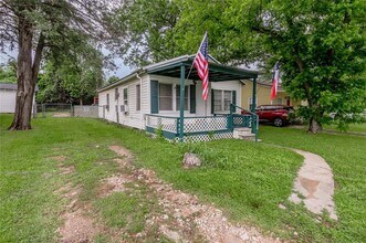 1326 22nd St in Huntsville, TX - Building Photo - Building Photo