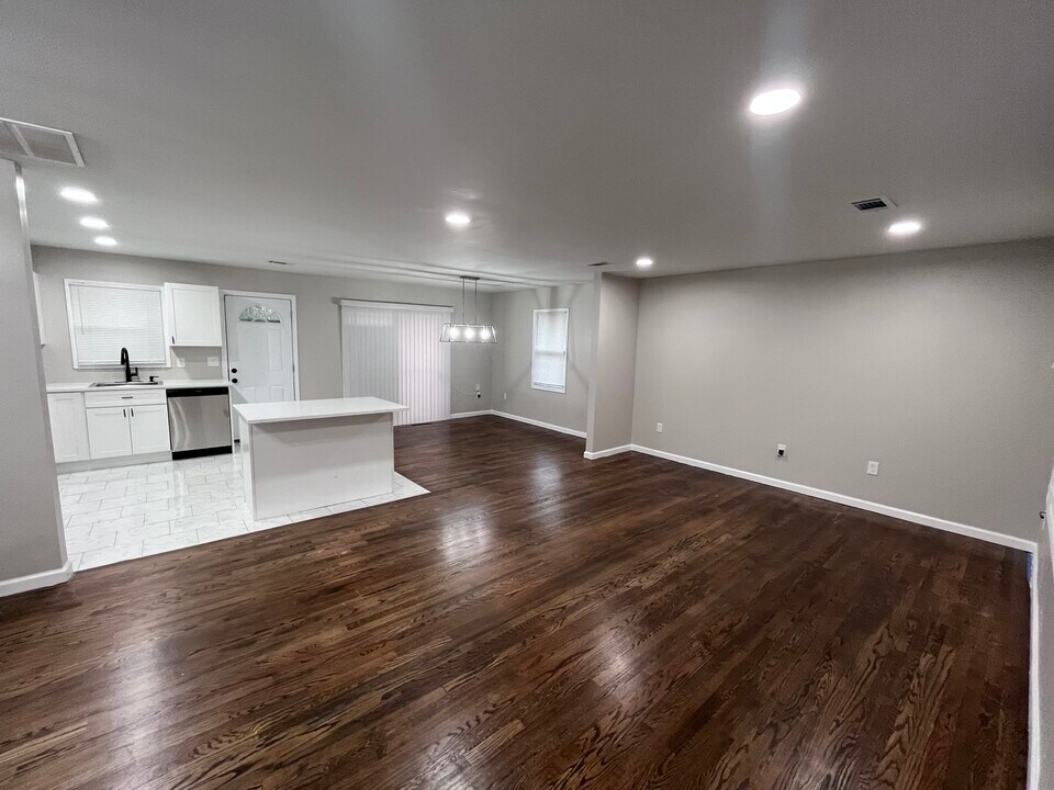 250 Hamilton E Holmes Dr NW in Atlanta, GA - Foto de edificio