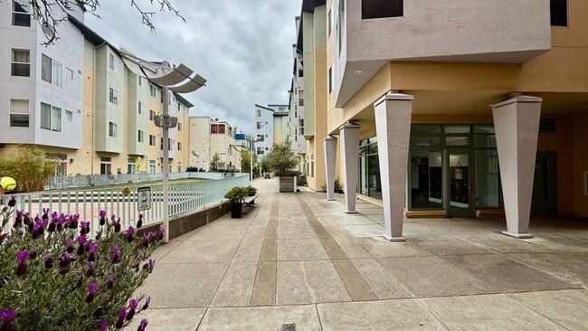 135 Valencia St in San Francisco, CA - Building Photo - Building Photo
