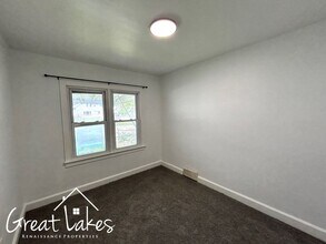 8718 Paige Ave in Warren, MI - Building Photo - Building Photo