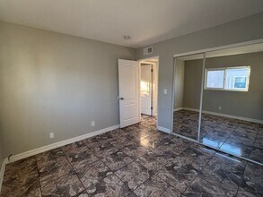 15384 Perris Blvd in Moreno Valley, CA - Foto de edificio - Building Photo