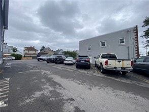 233 W Commercial St in East Rochester, NY - Building Photo - Building Photo